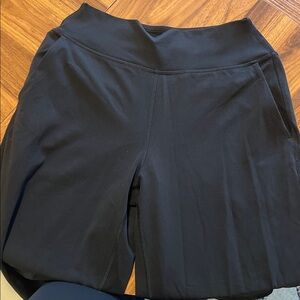 Lululemon Align High-Rise Jogger *Regular
Black size 4 worn once